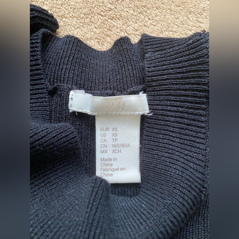 H&M Black Ribbed Racerback Ruffle Tank Top - Size XS - EUC - Picture 5 of 10